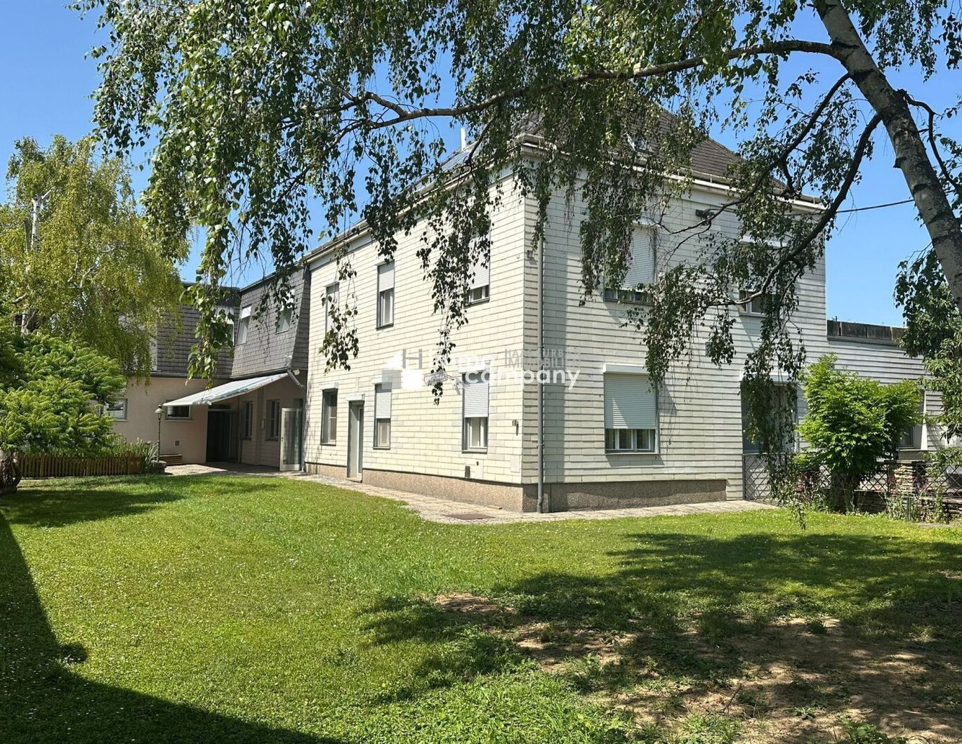 Mehrfamilientraum mit Business-Bonus - Wohnen & Arbeiten in Bestlage von Hausbrunn
