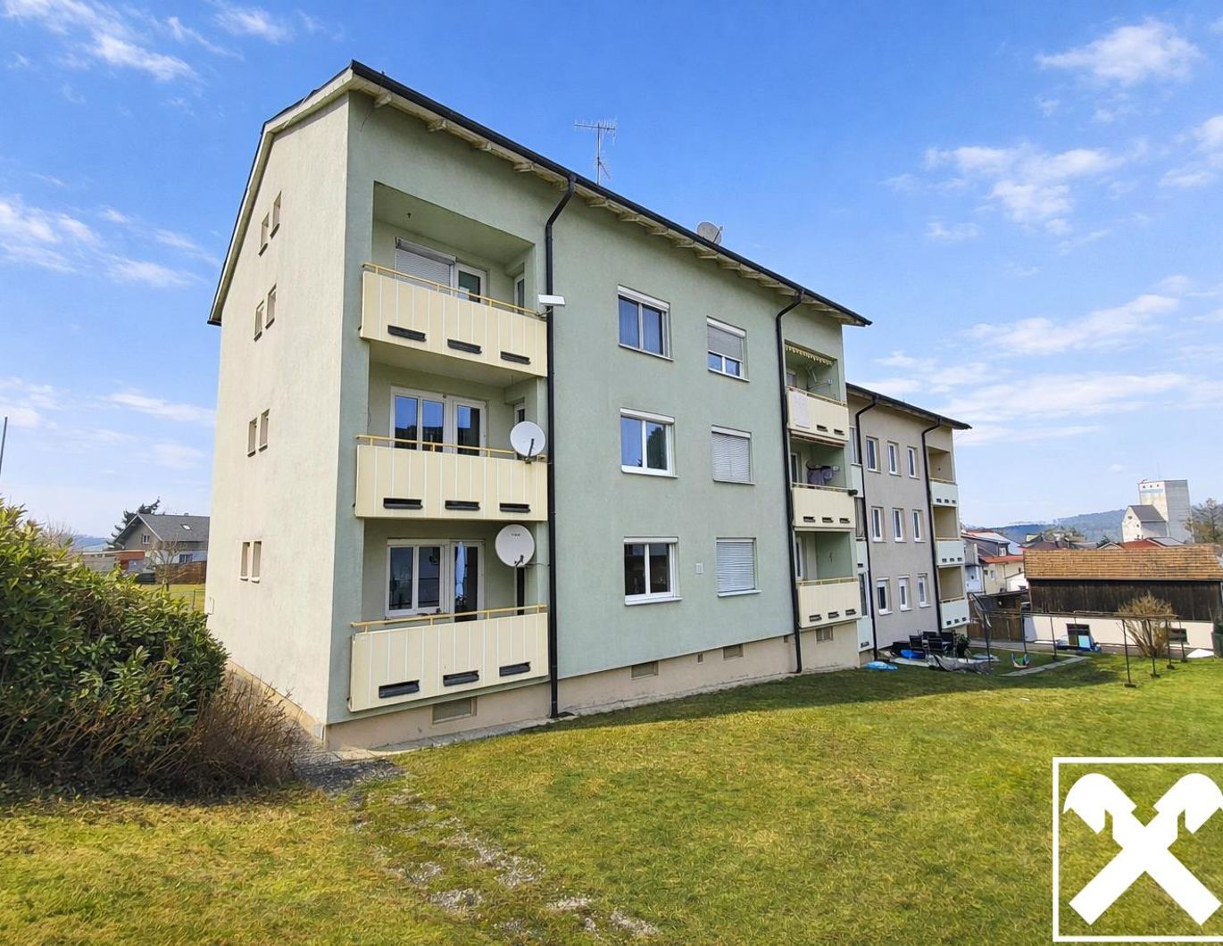 Gepflegte 3-Zimmer-Wohnung, voll möbliert mit Loggia im 3. OG