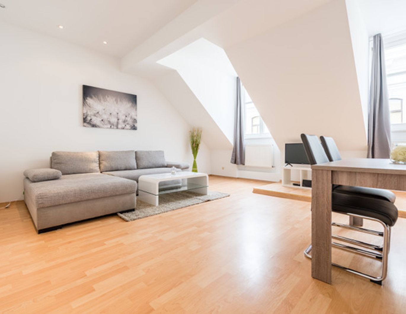 Privat, provisionsfreie Dachgeschosswohnung Nähe U2 Taborstraße und U1 Nestroyplatz - vollmöbliert