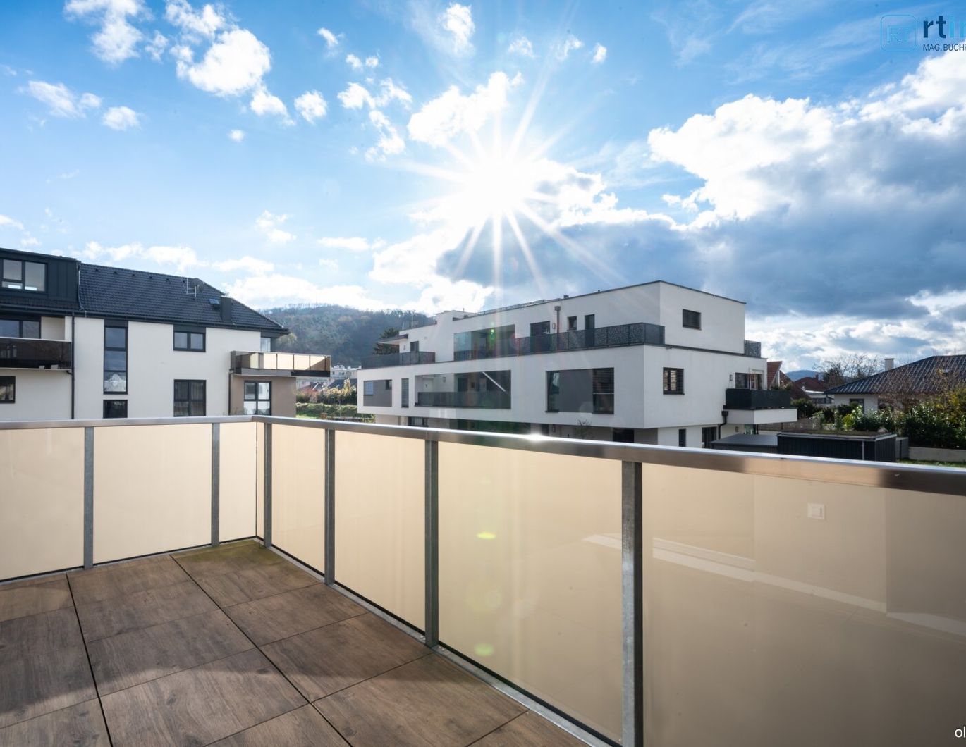 ERSTBEZUG! Perfekte Wohlfühlwohnung mit Bisambergblick mit Garagenplatz