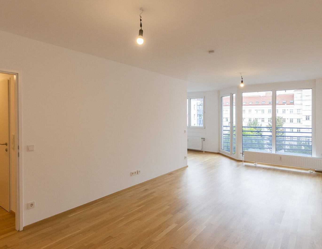 Helle 1,5-Zimmer Wohnung mit Loggia, Fernwärme, Einbauküche und Hofausrichtung