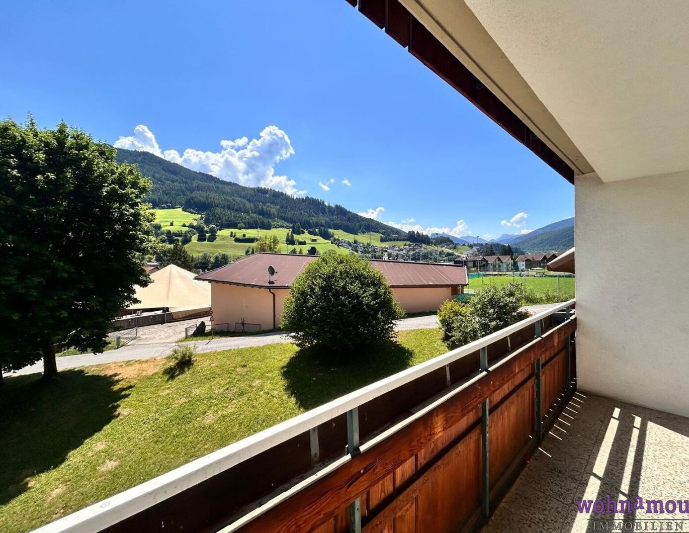 Großzügige 3-Zimmer-Wohnung mit Tiroler Flair und Garage