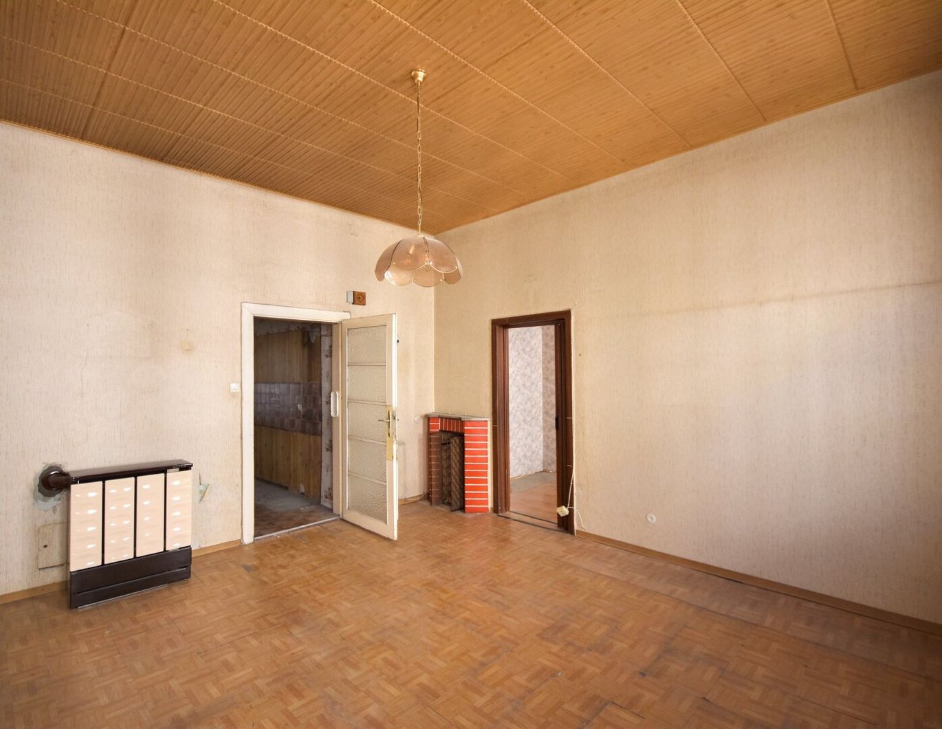 Sanierungsbedürftige 2-Zimmer-Altbau mit Potenzial