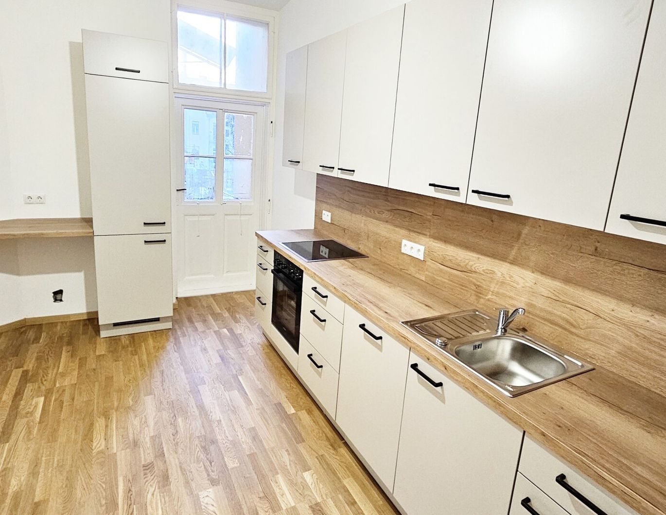 Großzügige 5-Zimmer Altbauwohnung Nähe Stadtpark und UNIVERSITÄTSVIERTEL