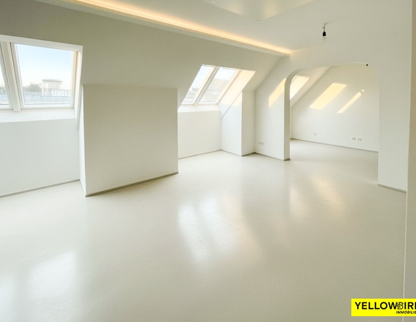 Dachgeschosswohnung I Kenyongasse I U-Bahn Nähe I Hell I Vollausgestattete Möblierte Küche I Blick über Dächer