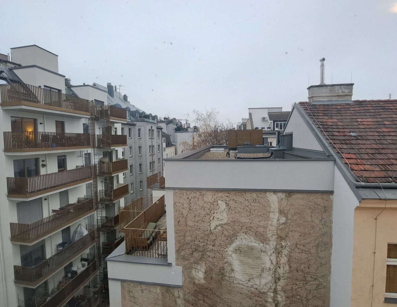 Altbau mit hoher Decke & Charakter - 2-Zimmer zum Wohlfühlen