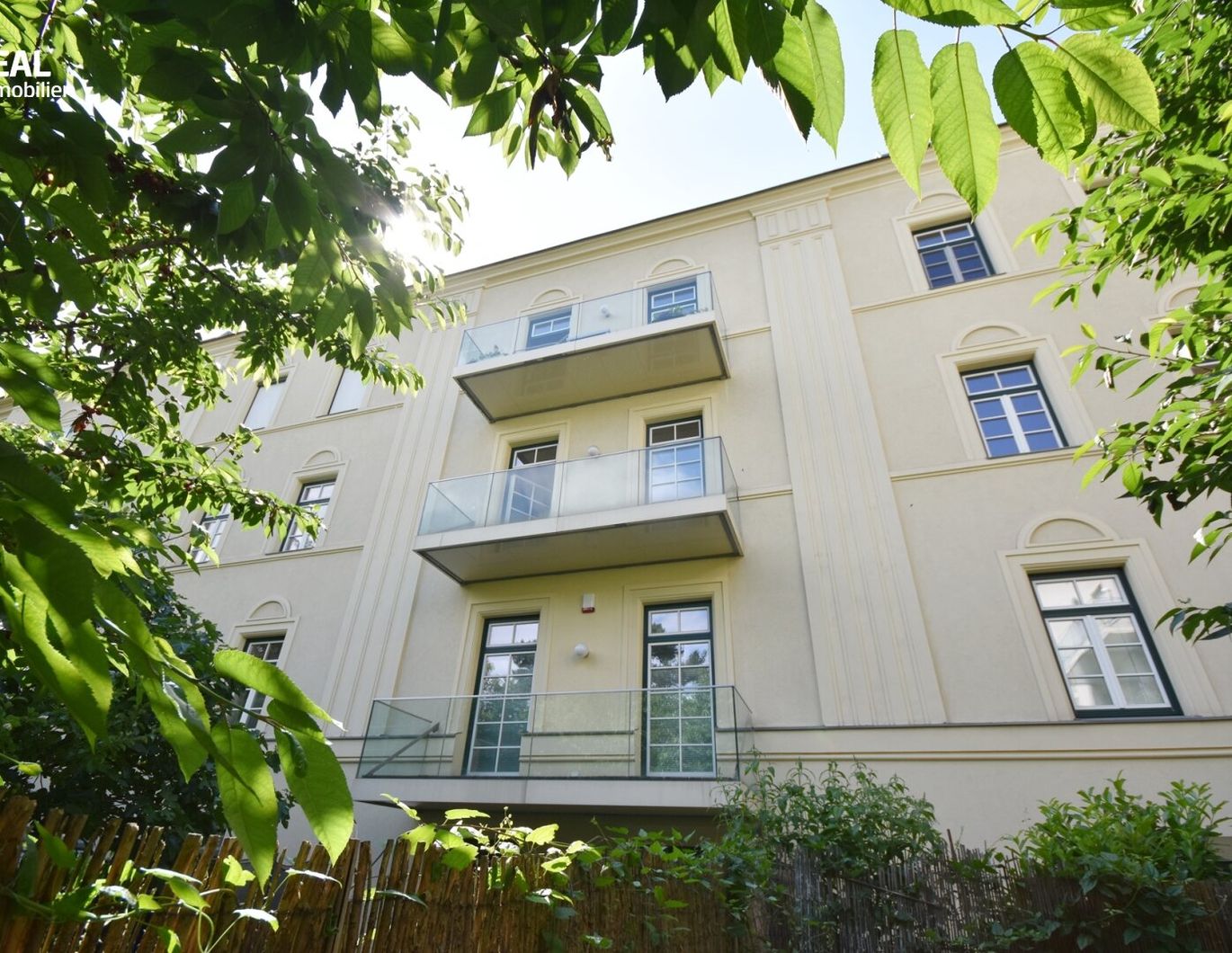 Traumwohnung mit Blick in den Klostergarten und Tiefgaragenplatz in Eigentum