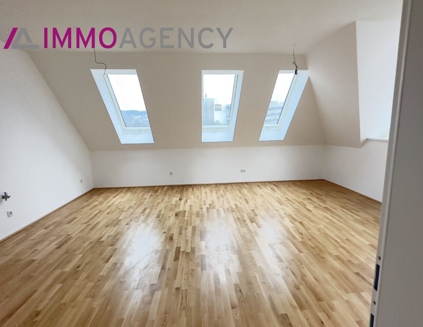 Schnapp dir die Dachgeschoß Wohnung 2 Zimmer + Balkon, U4 Hütteldorf