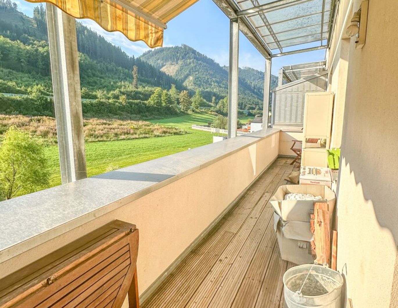 Großzügige Eigentumswohnung mit Loggia und Carport zu verkaufen