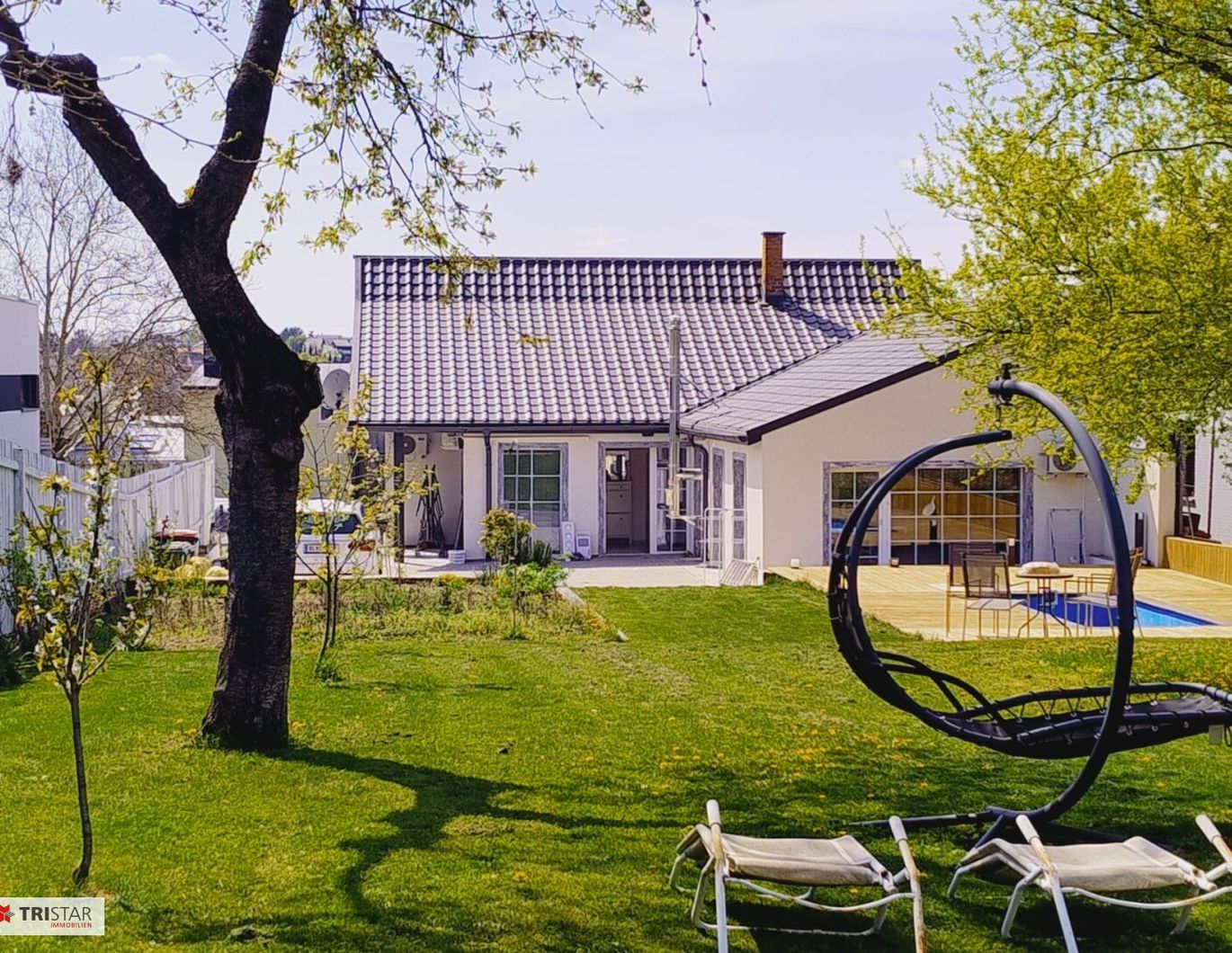 Top-ausgestattetes Wohnhaus mit gepflegtem Garten