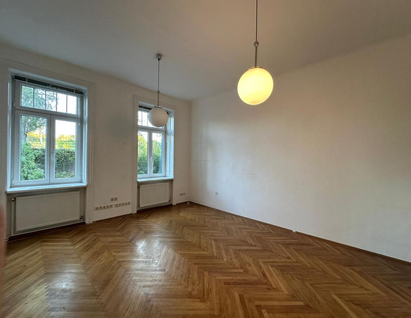 Schöne Altbau-Wohnung im 19. / auch als Büro gut geeignet