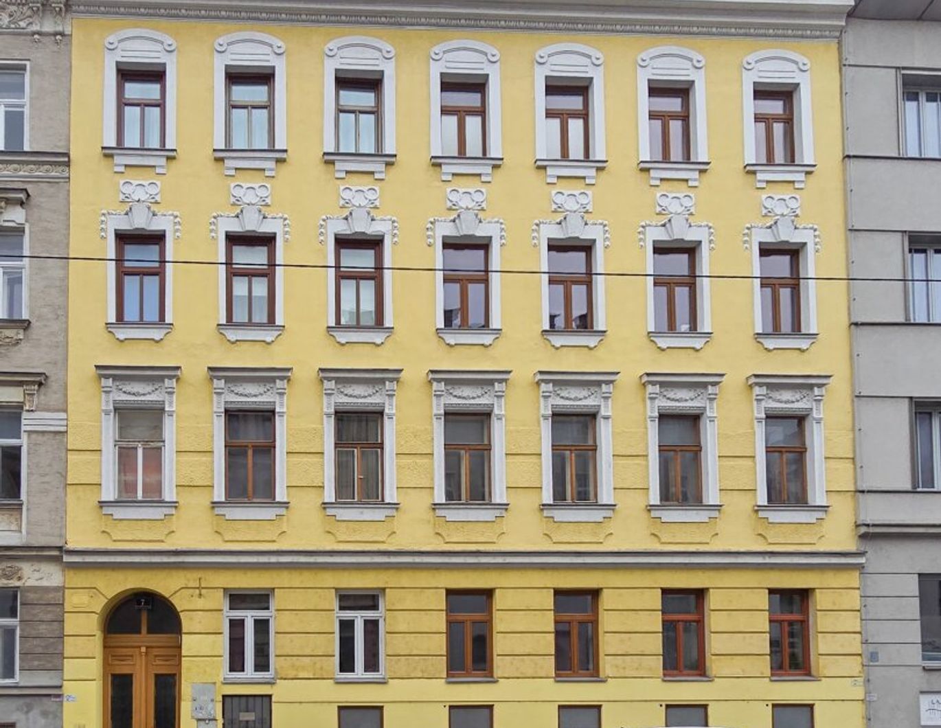 3,23 RAUMHÖHE I 3 Zimmer I sanierungsbedürftig I Top Anbindung I LIFT