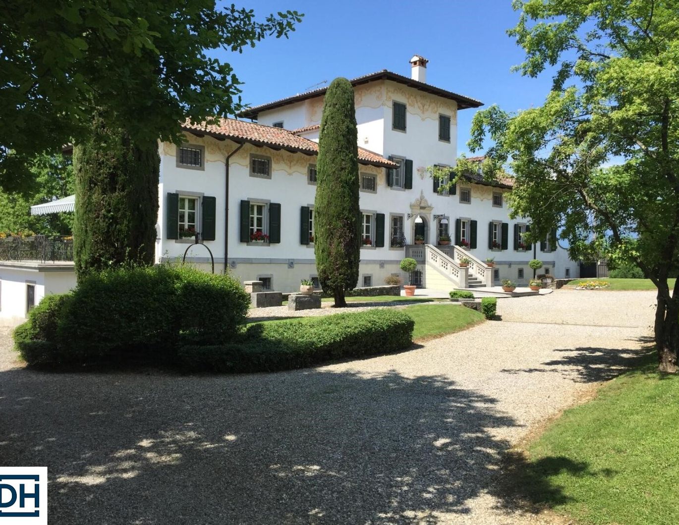 HERRSCHAFTLICHES ANWESEN-VILLA MIT GROSSEN GRUNDSTÜCK UND BAUMBESTAND- NÄHE UDINE