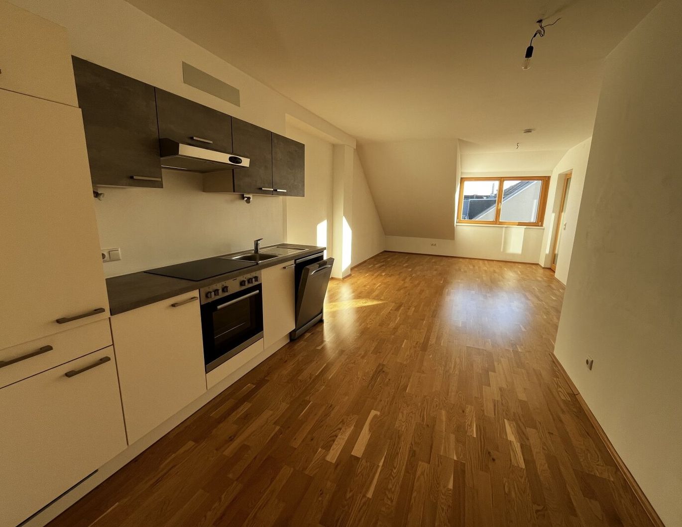 Graz-Nähe Citypark: 1 MONAT MIETFREI! Ideal für Singles & Paare - 2-Zimmer-Wohnung, gefördert, unbefristet mit Loggia und bester Anbindung!