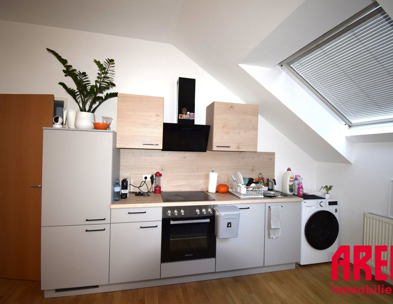 SCHÖNE DACHGESCHOSSWOHNUNG - 75 m² ZUM WOHLFÜHLEN