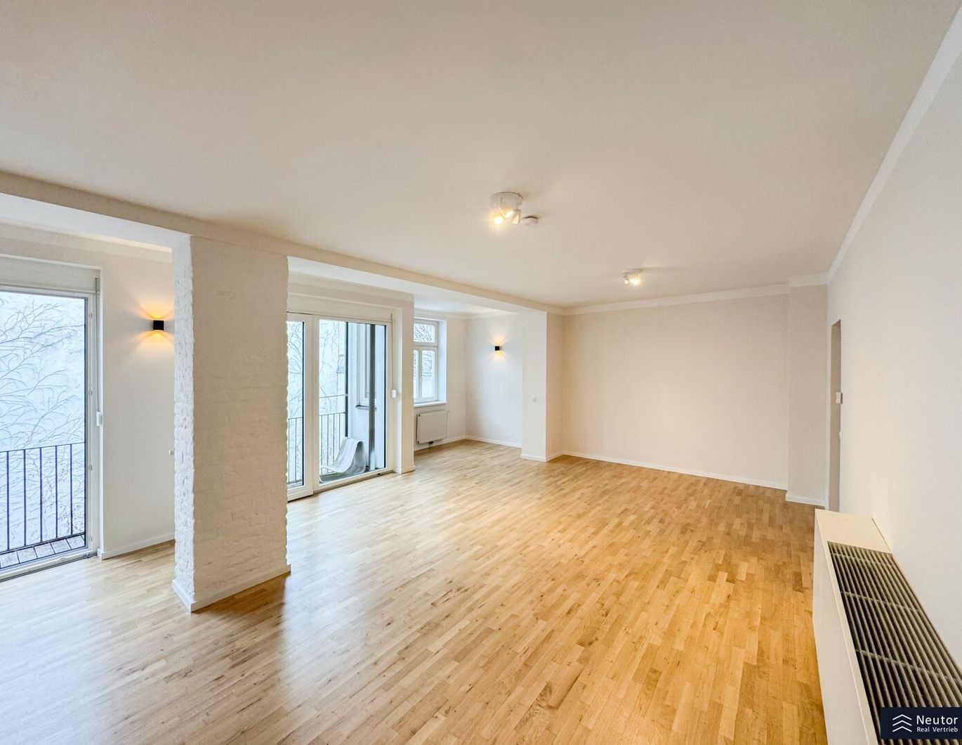 EINZIGARTIGE ALTBAUWOHUNG IM LOFT STIL - LICHTDURCHFLUTET - BALKON - EXKLUSIVE LAGE IM 7. WIENER GEMEINDEBEZIRK -INNENHOFLAGE - BARRIEREFREI MITTELS LIFT