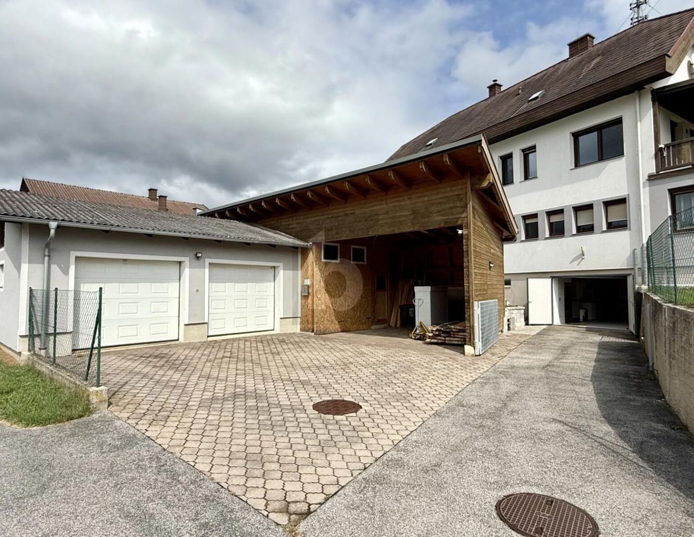 SONNIGER FAMILIENTRAUM MIT VOLLKELLER, 88 QM NEBENGEBÄUDE UND XXL GARTEN