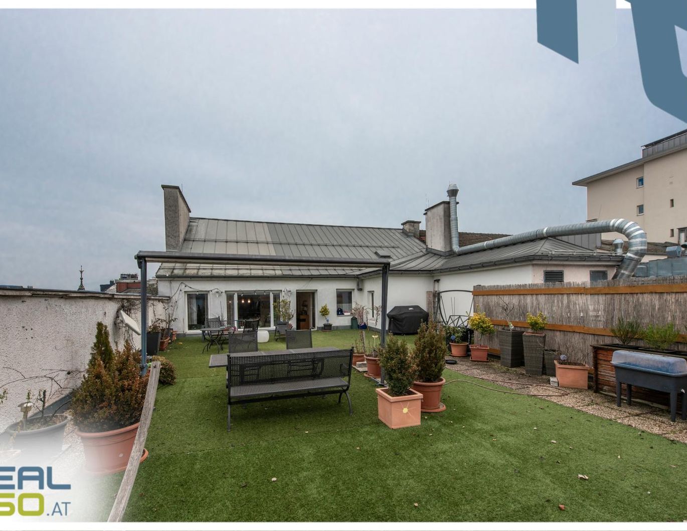 Exklusive Dachgeschosswohnung mit großzügiger 160 m² Dachterrasse!