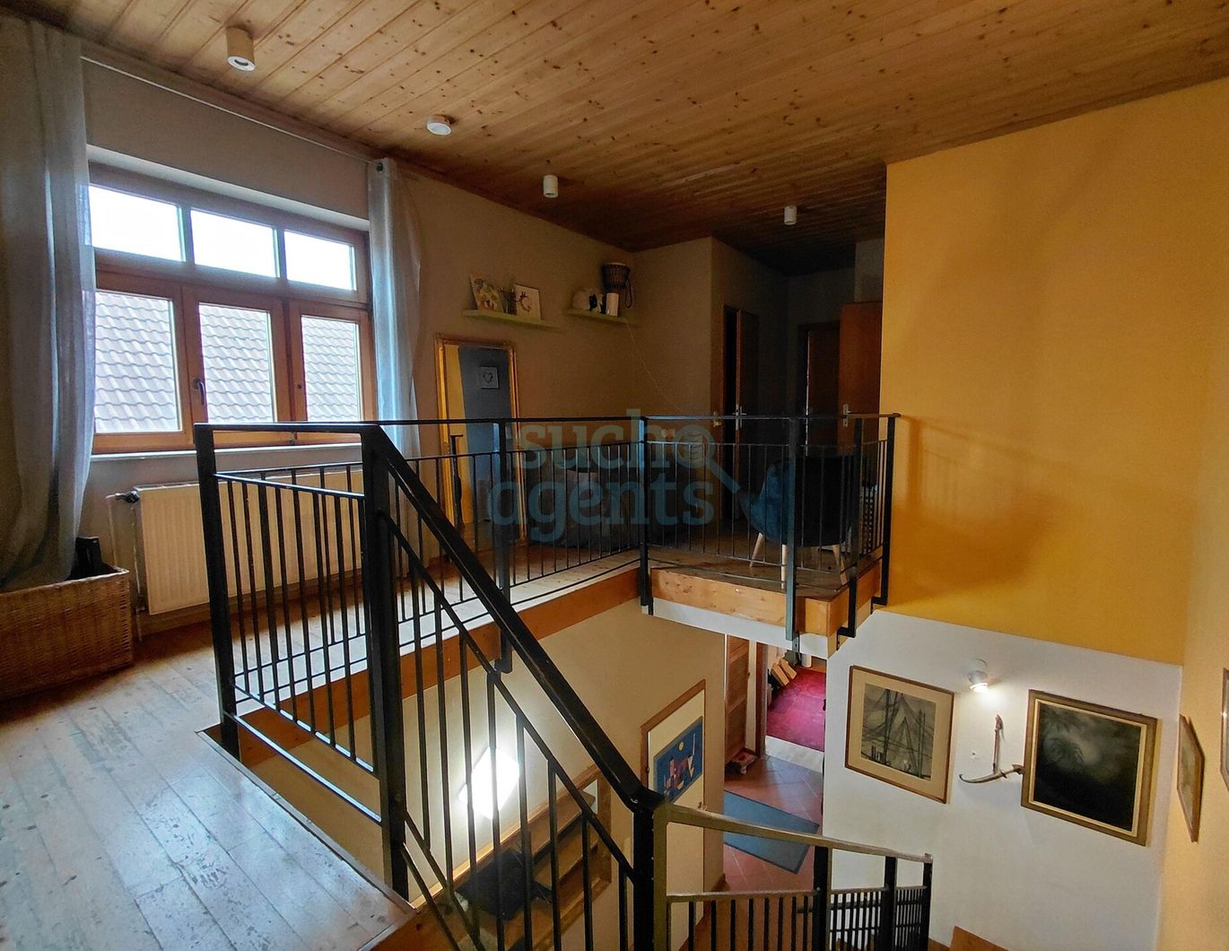 Familienfreundliches Stadthaus mit Entwicklungspotential, 6 Zimmern und Terrasse