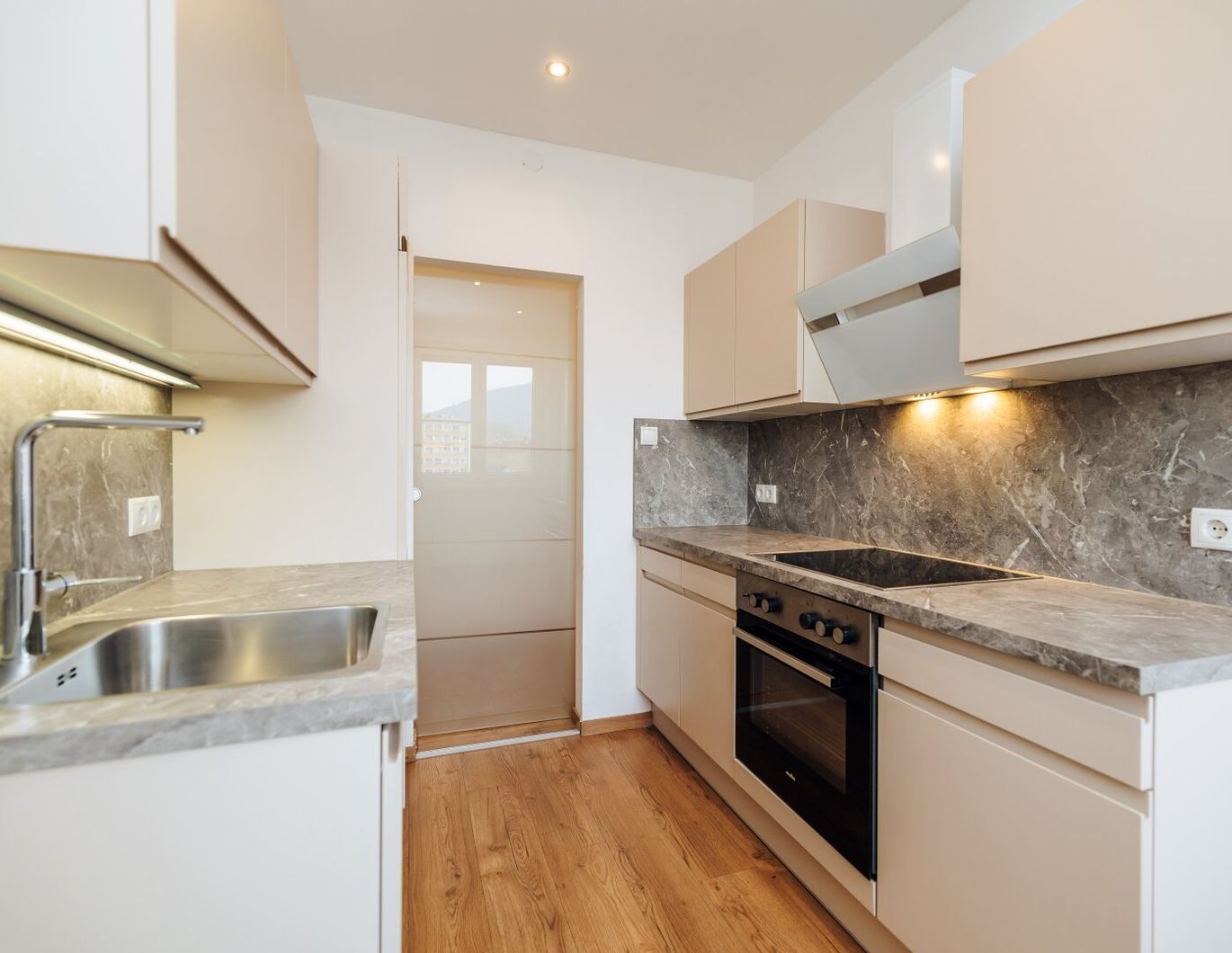 **WOW** I BALKON I LENDPLATZ I BADEWANNE I TOP SANIERT I MODERNER GRUNDRISS I HAUSTIERE WILLKOMMEN I SEHR RUHIG I PROJEKT WOHNEN I