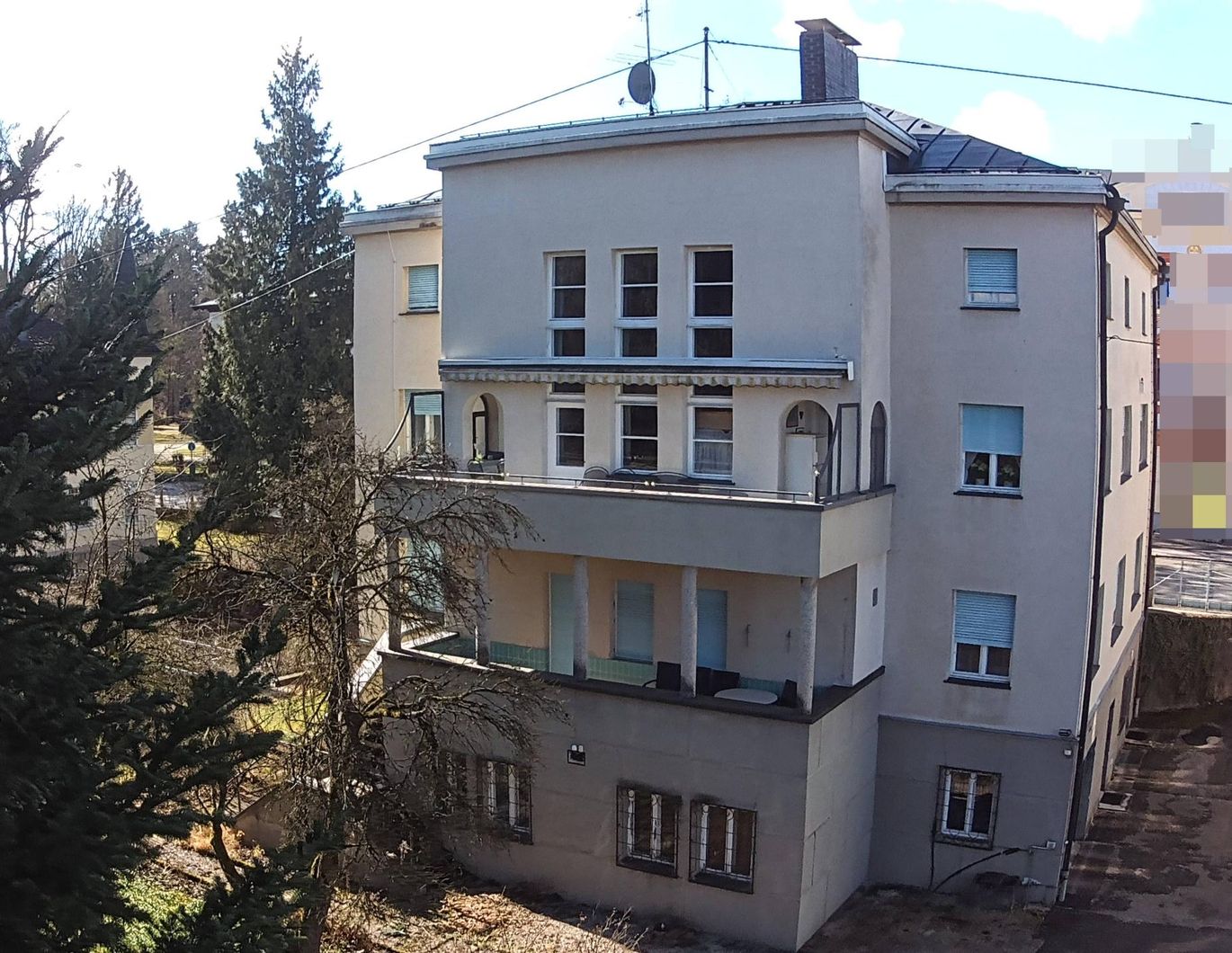 Herrschaftliche Villa mit großem Grundstück und Altbaumbestand !!!