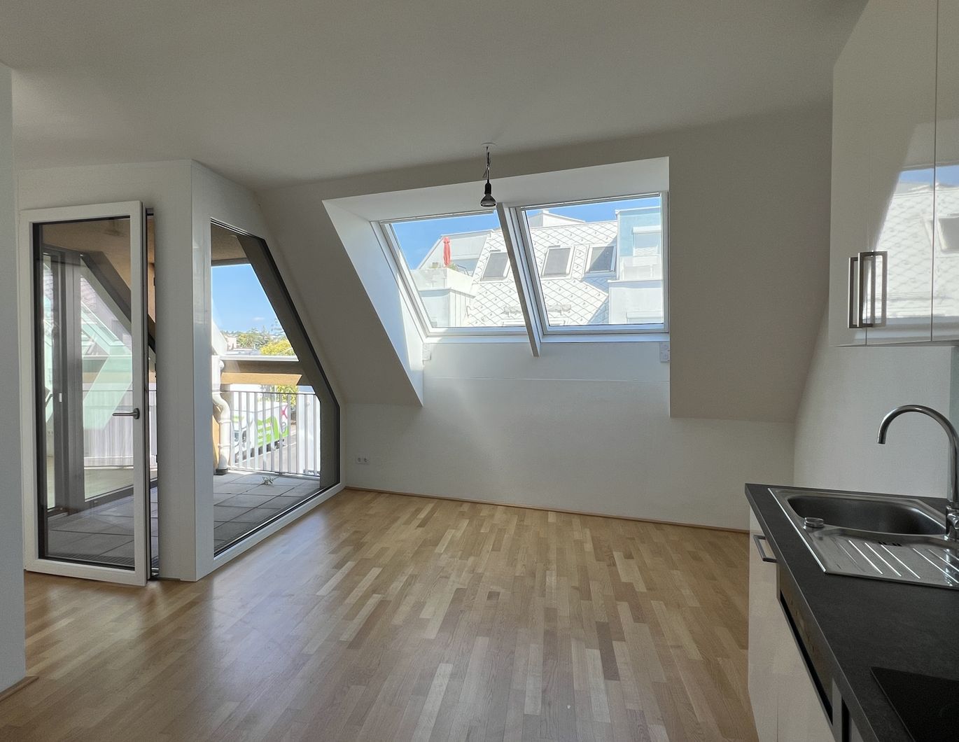 Hochwertige 2-Zimmer DG-Wohnung (52m²) mit Loggia, Klima, Einbauküche und Liesingbach-Nähe