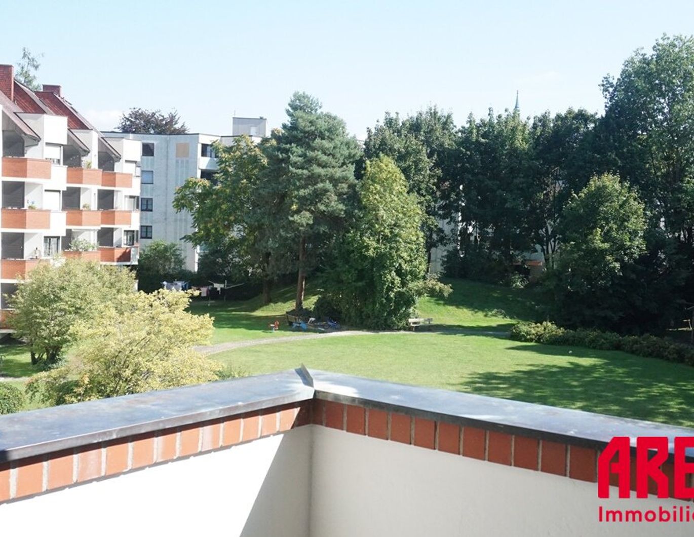 modernisierte Innenstadtwohnung mit Blick ins Grüne, Tiefgaragenstellplatz