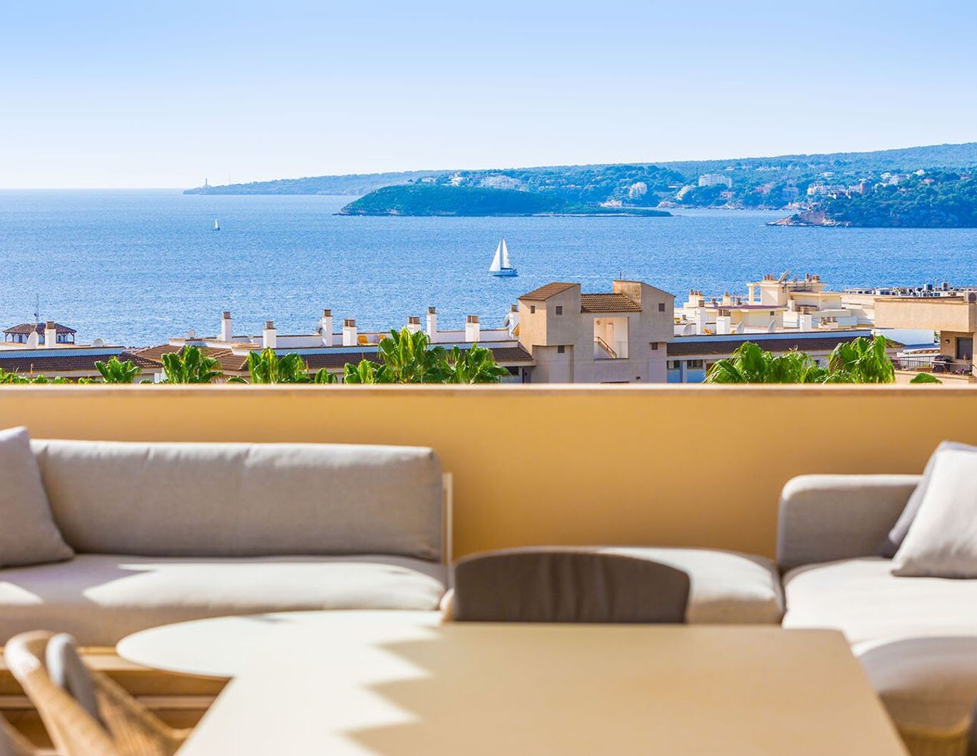 Über den DÄCHERN VON PORTALS NOUS - HOCHWERTIG saniertes PENTHAUS mit Blick auf PUERTO PORTALS