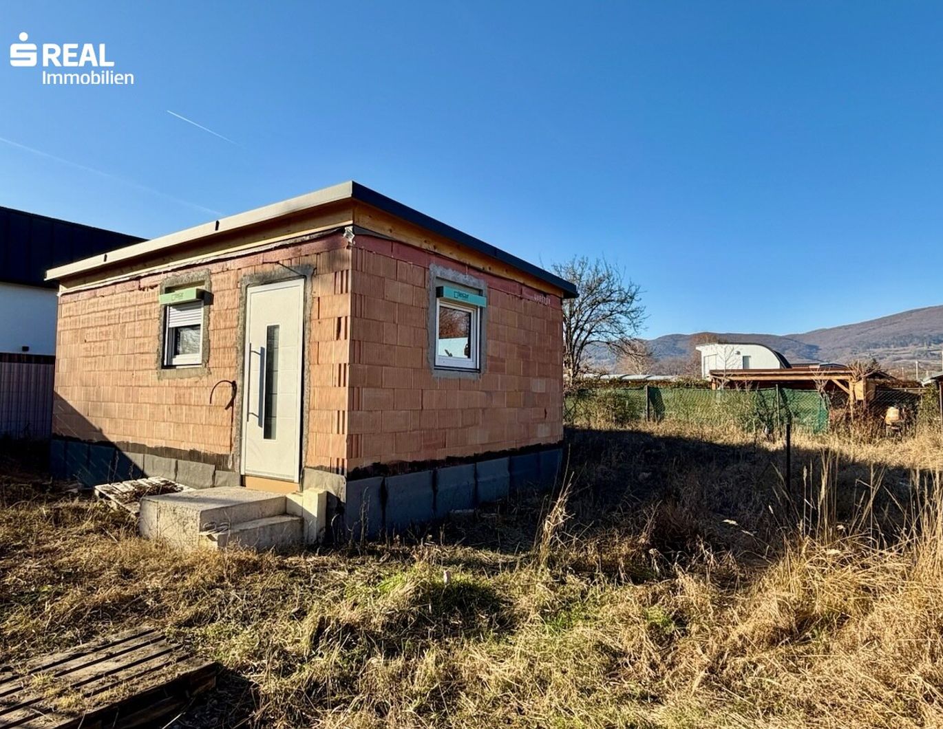 Idyllisches Kleingartenhaus im Rohbau am Wiener Neustädter Kanal