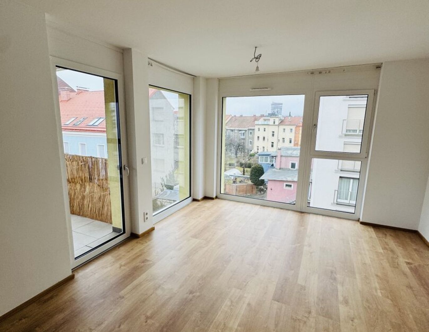 TRAUMHAFTE 2-Zimmer-Balkonwohnung in Lend mit herrlichem Balkon und Tiefgaragenparkplatz