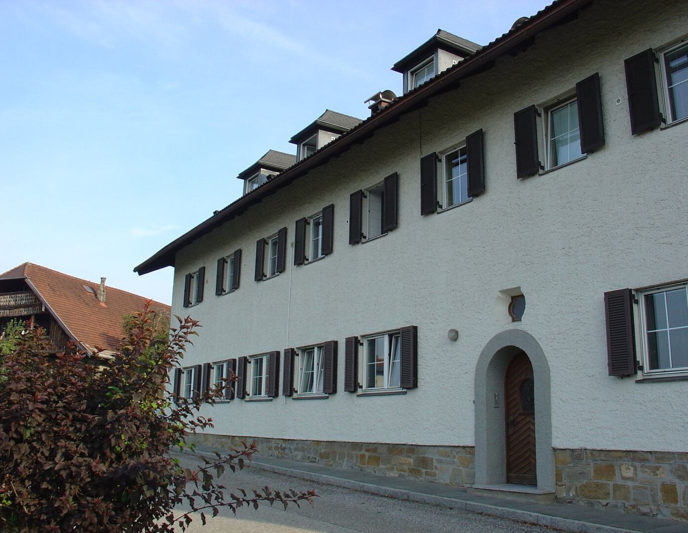 HÜBSCHE 2-ZIMMER-WOHNUNG IM GRÜNEN