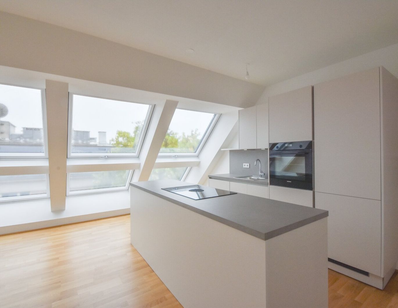 Top-Lage in Gersthof: Traumhafte 3-Zimmer-Dachgeschosswohnung mit Balkon