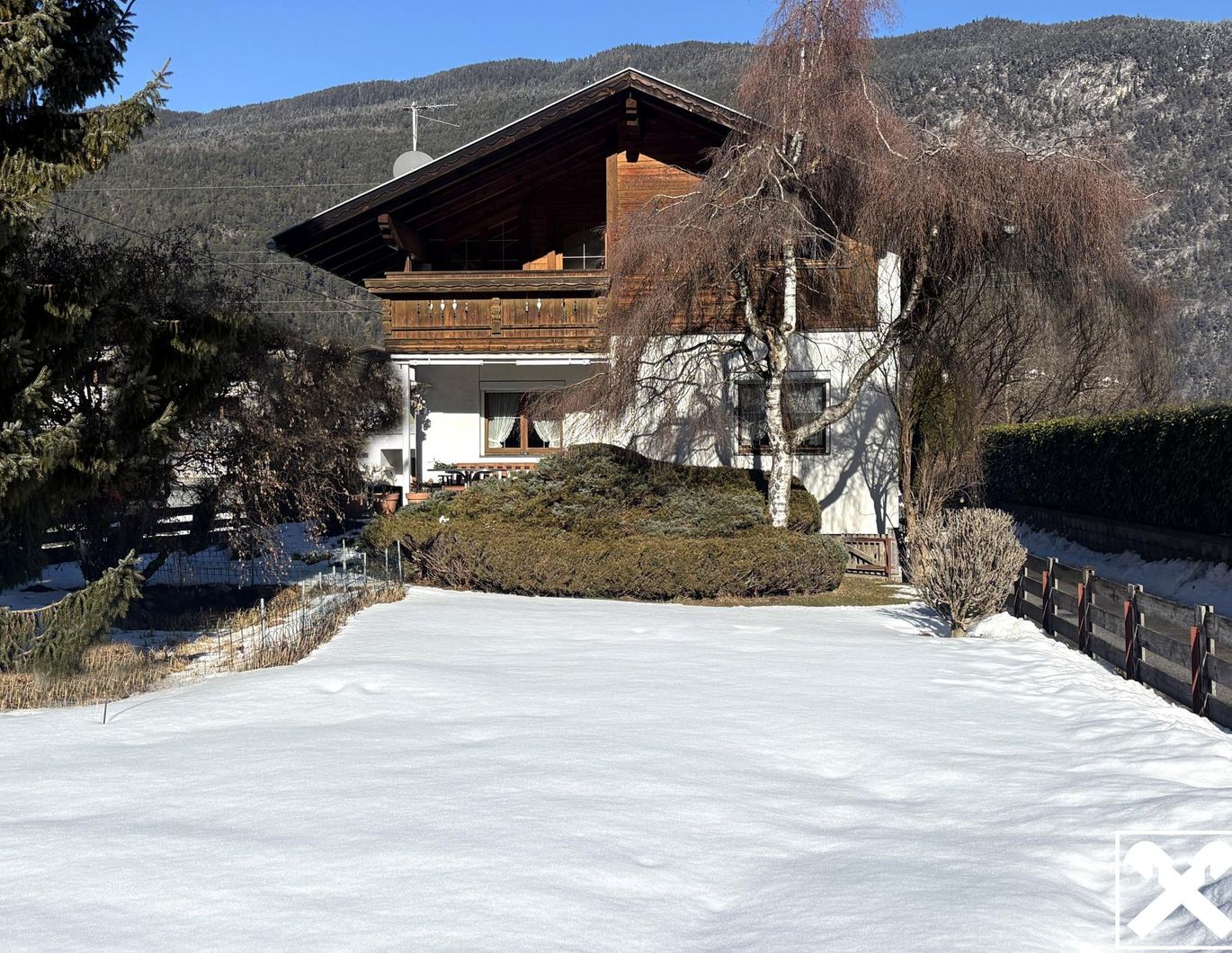 Kapitalanlage in Hatting: Einfamilienhaus mit Wohnrecht auf sonnigem Grundstück