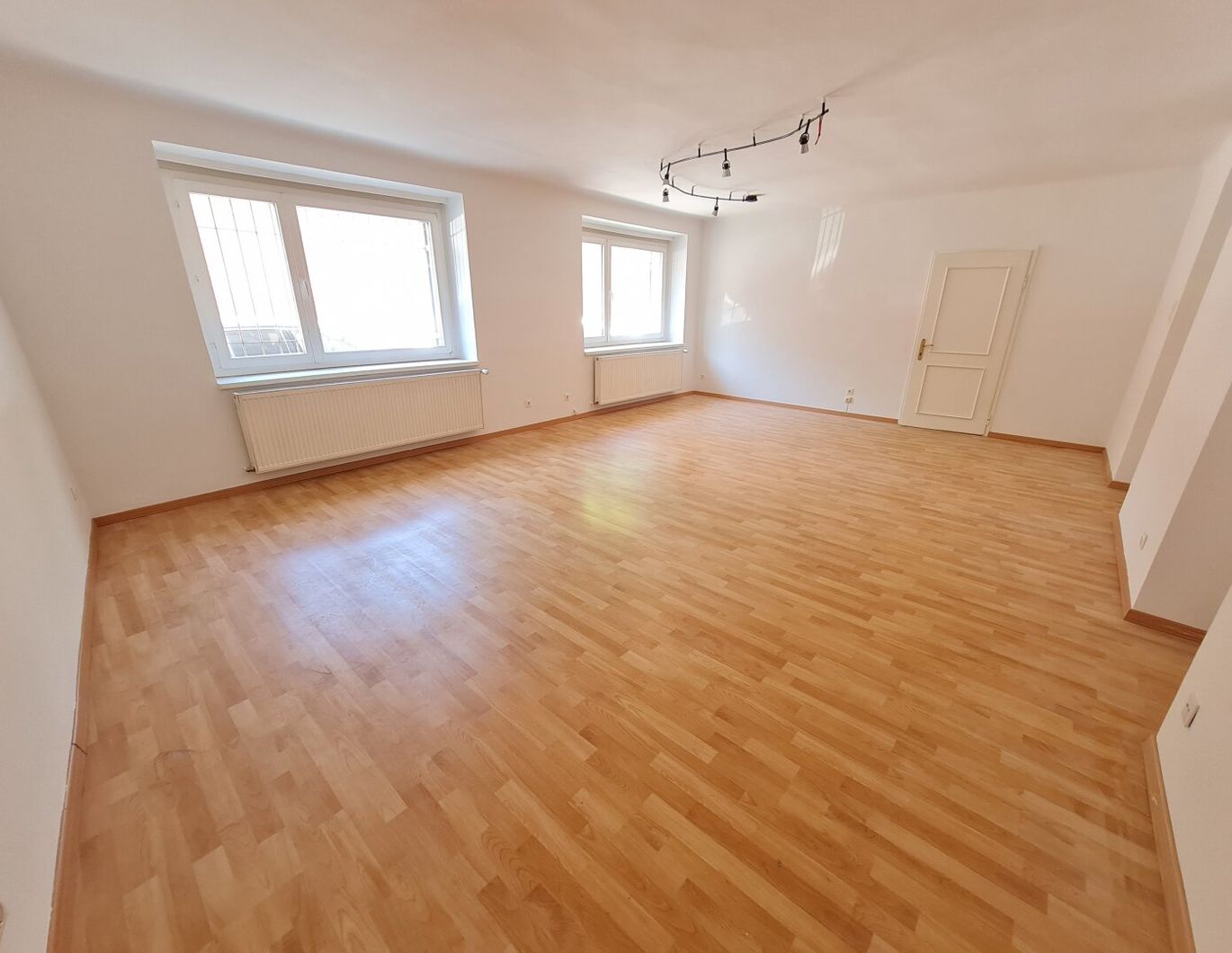 WG-TAUGLICHE (3-4 Personen) 4 ZIMMERWOHNUNG NÄHE BOTANISCHER GARTEN!