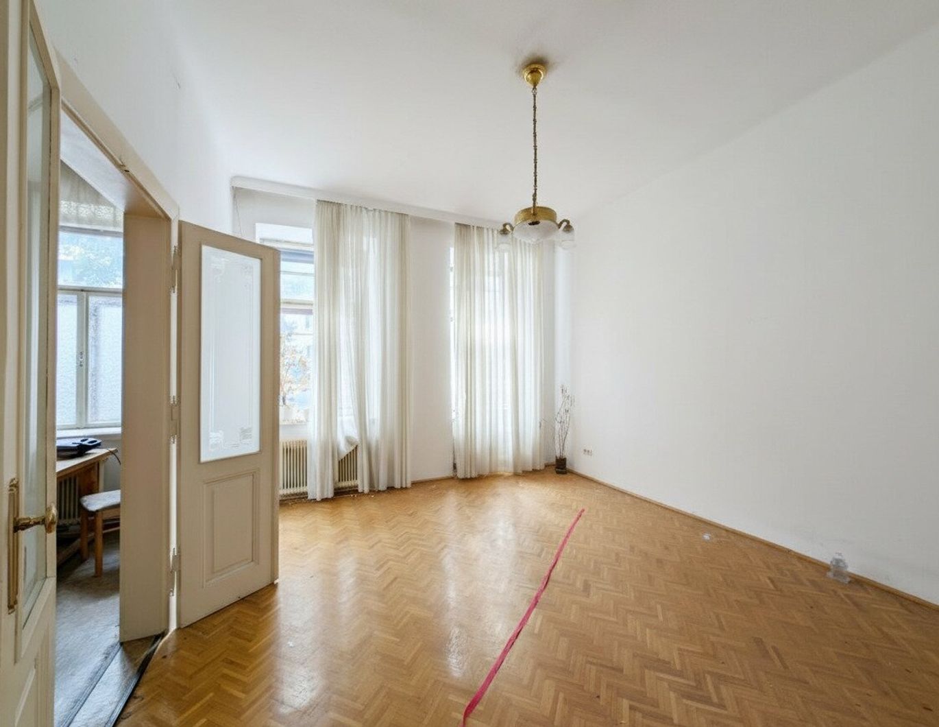++NEU++ Sanierungsbedürftige 2-Zimmer Altbau-Wohnung im Erdgeschoss - großes Umbau-Potential