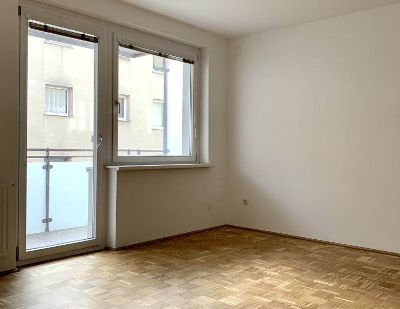 Oberdöbling - Frühstück am Balkon in der ruhigen Hofzeile, einladende 3 Zimmer Wohnung