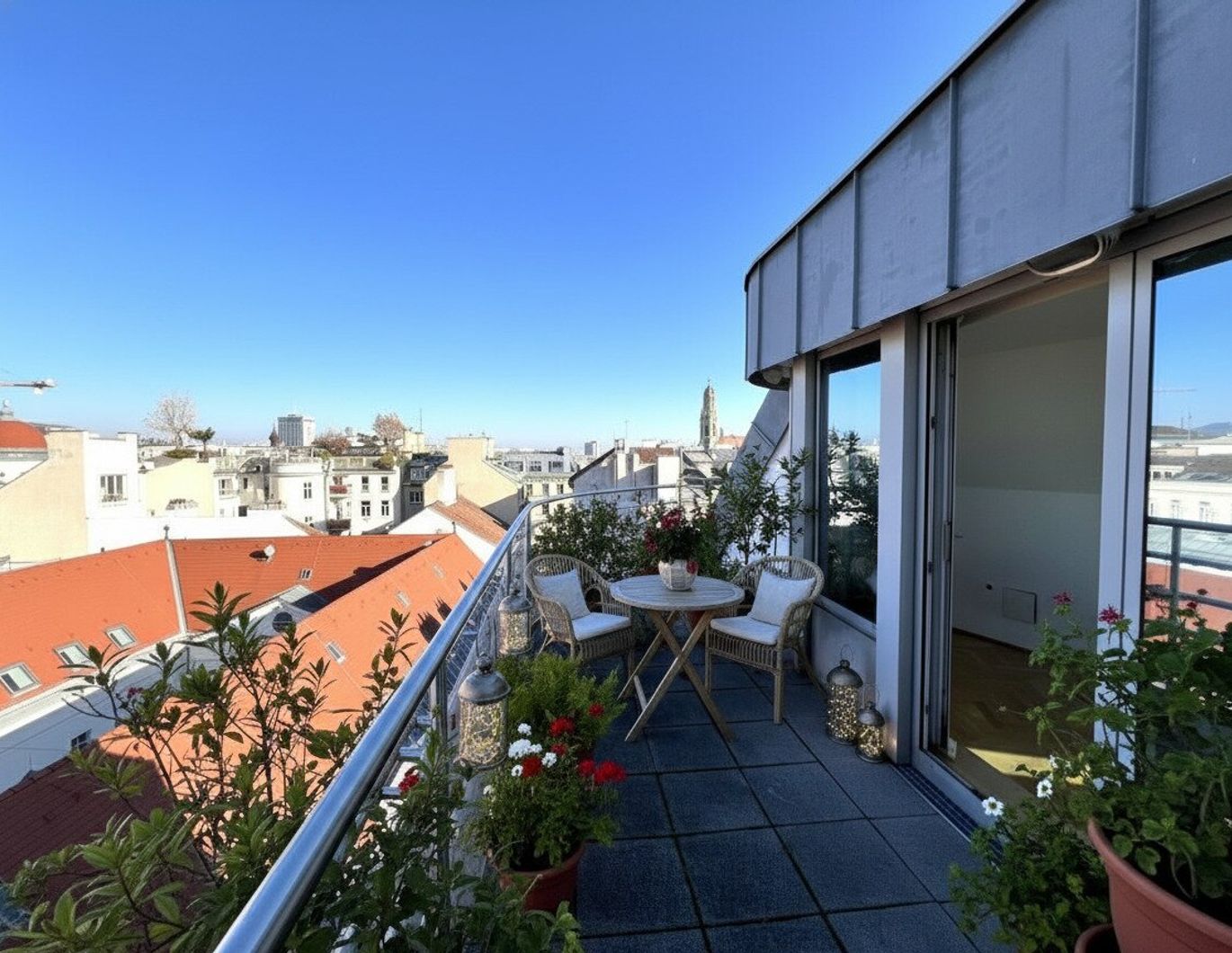 IN VORBEREITUNG: Moderne, klimatisierte 3-Zimmerwohnung mit Terrassen und Wintergarten im Wiener Zentrum