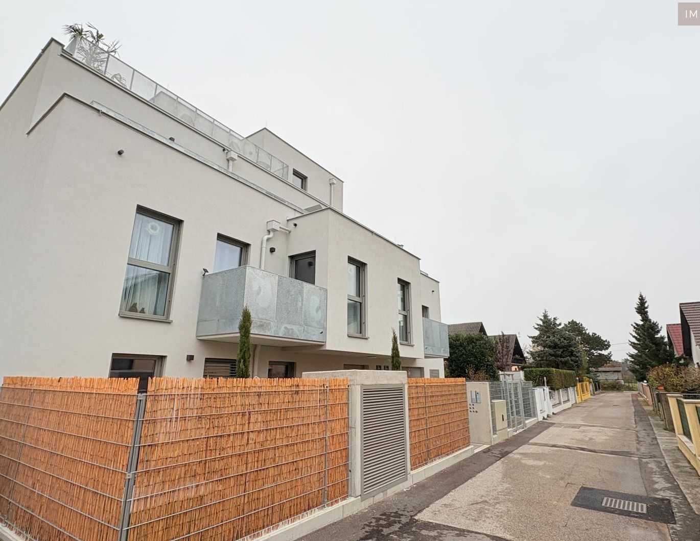Schafflerhofstrasse grüne Randlage in ESSLING/ / Höchster Wohnkomfort mit Balkon, Stellplatz sogar erwünscht!!