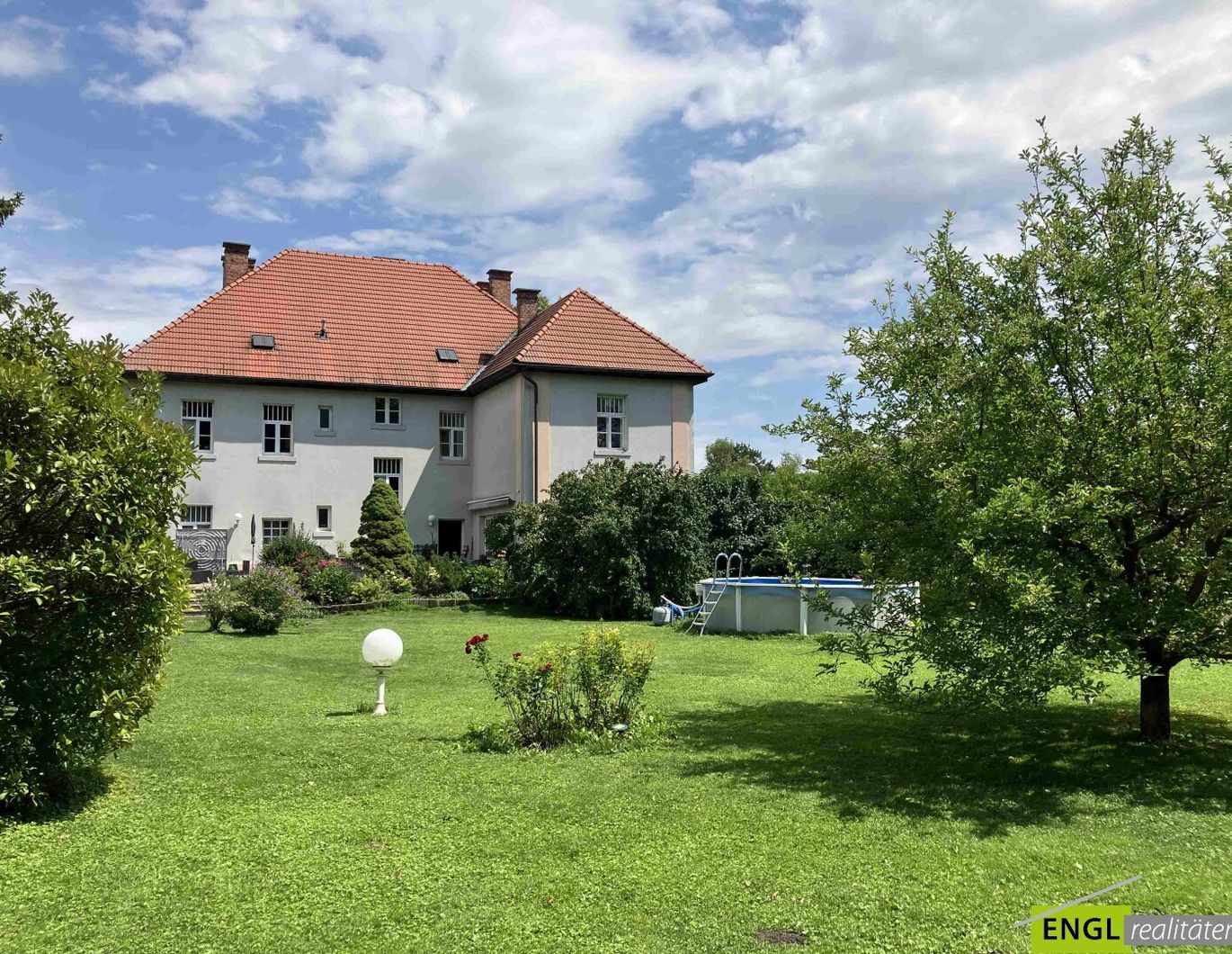 Historischer Charme und zeitlose Eleganz - eine stilvolle Jahrhundertwendevilla für höchste Ansprüche.