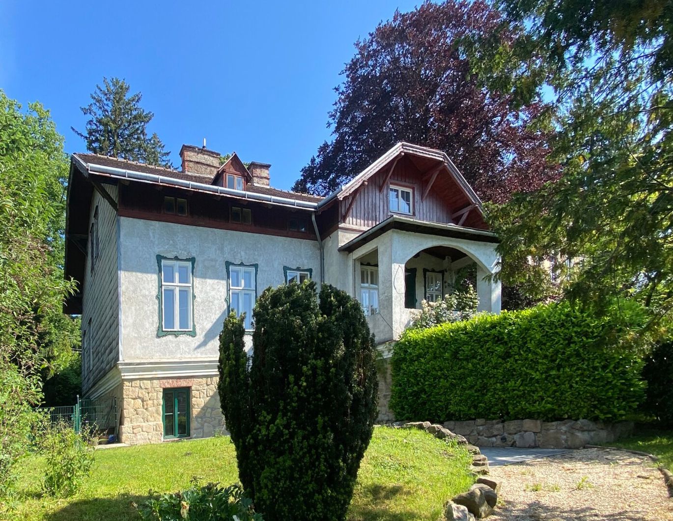 Charmante Jahrhundertwende-Villa auf Südhang im Pressbaumer Zentrum