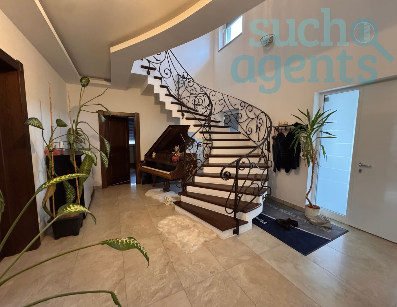 Stilvolle Villa im modernen Klassik-Look