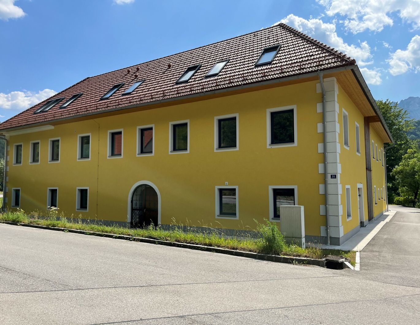 Liebevoll renoviertes Ertragsobjekt mit 14 Wohneinheiten incl. Bauland
