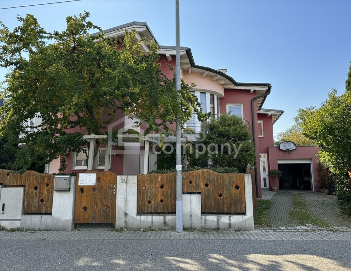 Exclusives Einfamilienhaus in Wien mit Pool - Ihr neues Zuhause!