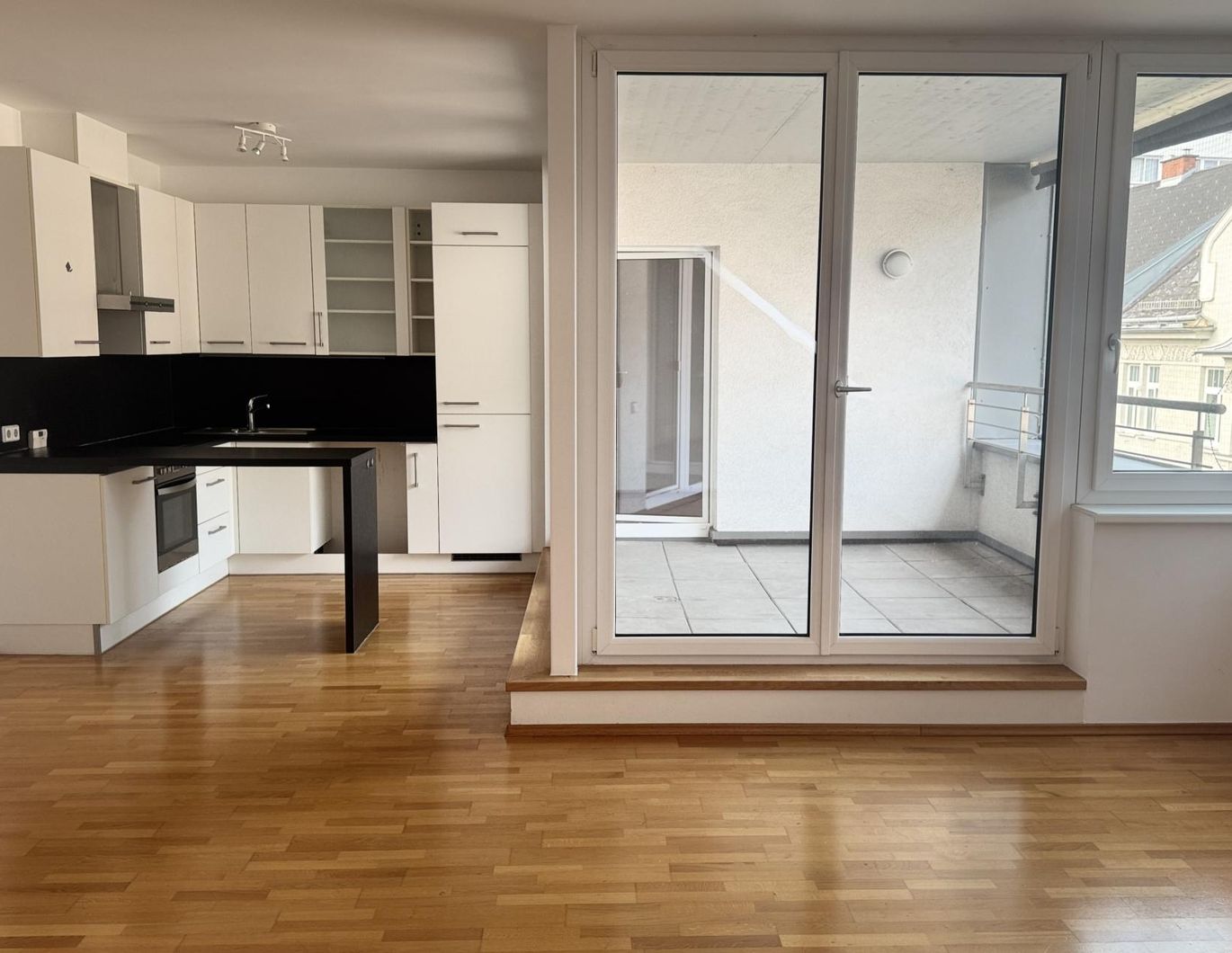 Lichtdurchflutete Dachgeschosswohnung mit Loggia - wohnen über den Dächern der Linzer Hauptstraße!
