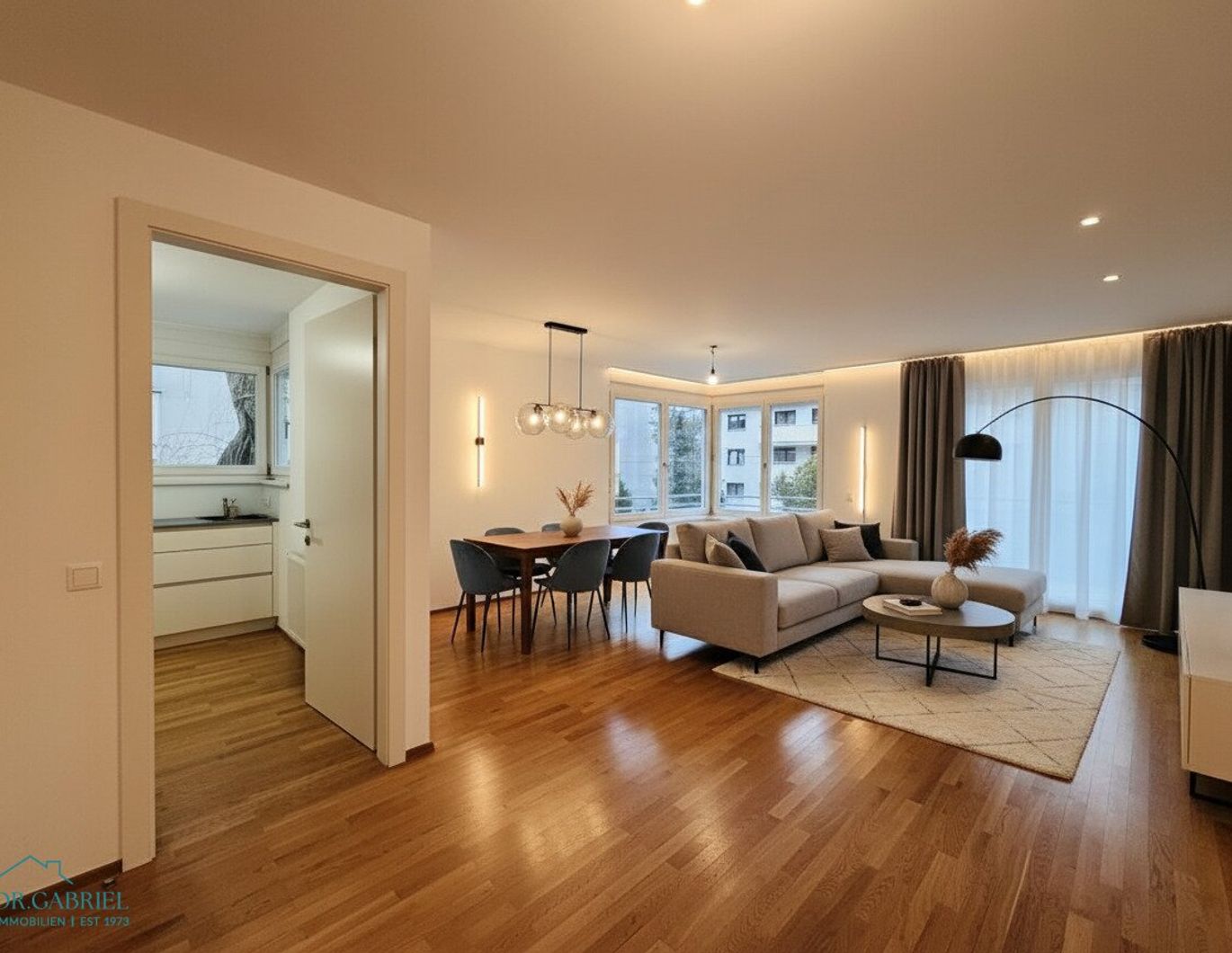 BALKONWOHNUNG MIT GRÜNBLICK