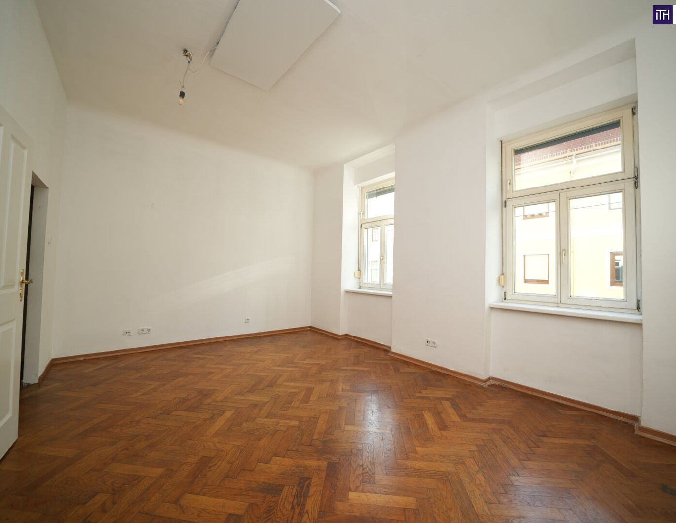 SENSATIONELLE GELEGENHEIT: Charmante Altbauwohnung mit Sonnen-Balkon und Fischgrätparkett! Klassisch-stilvoll wohnen im Grazer Trendviertel - ihre Traumwohnung wartet auf Sie!