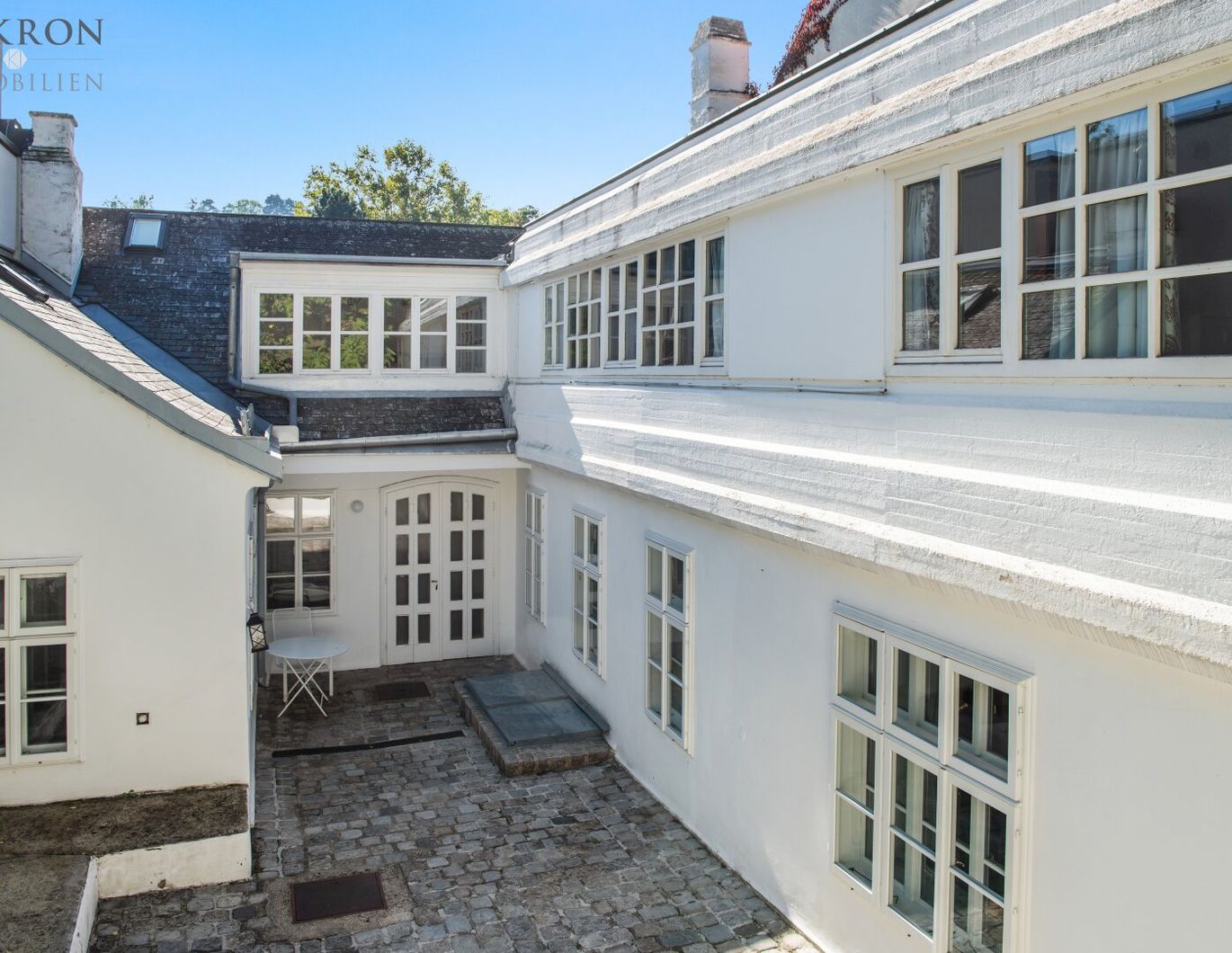 Gepflegtes Stadthaus in Toplage - 7 Zimmer, Garten mit Altbaumbestand und Terrassenflächen laden Sie ein!