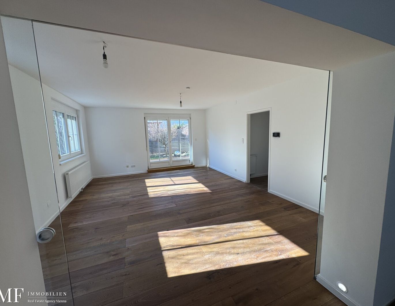Wohnen im Mehrfamilienhaus / 8 Zimmer, 3 Bäder, 2 Eingänge