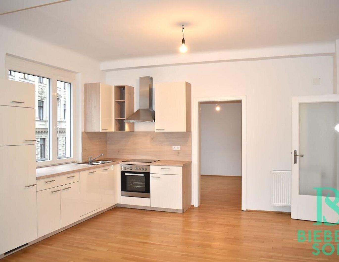 Sehr gepflegte, lichtdurchflutete 3-Zimmer Mietwohnung mit Blick auf die Baumkronen - Heizung, WW inklusive