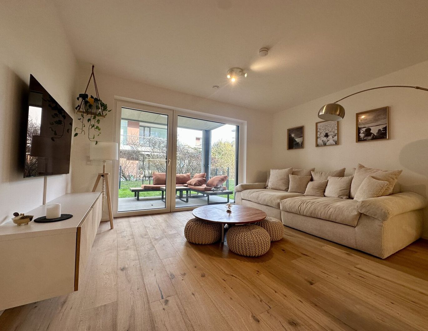 Moderne Gartenwohnung mit Terrasse und Tiefgarage